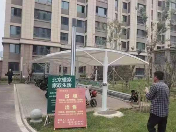 北京某小區(qū)膜結(jié)構(gòu)車棚安裝完畢